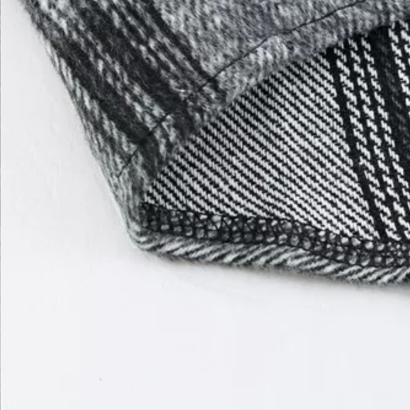 New plaid shacket with pockets - Picture 6 of 13